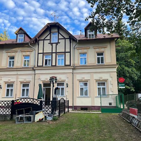 Villa Berolina マリアーンスケー・ラーズニェ エクステリア 写真